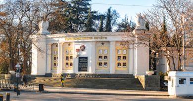 Экскурсии в `Доска почета на площади Нахимова` из Краснокаменки